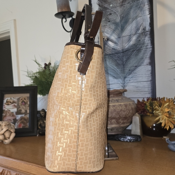 Dooney And Bourke Lilliana Wovwn Embossed Leather Tote EUC - Picture 3 of 16